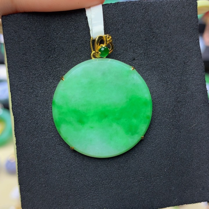 18K金镶嵌翡翠手链翡翠