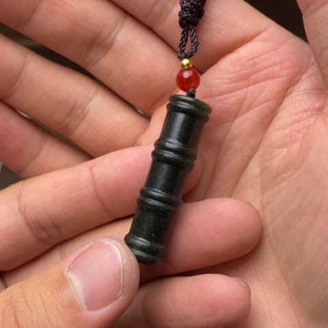 龙****和田玉未镶嵌颈饰