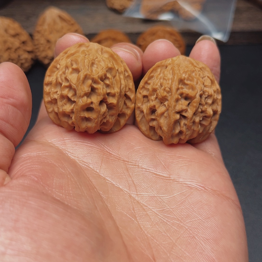 文玩核桃吊坠36苹果园