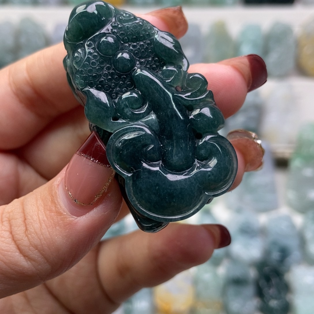 翡翠吊坠(赠链)未镶嵌