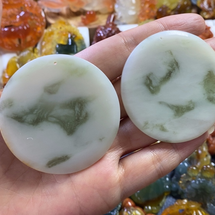 蛇纹石玉未镶嵌颈饰
