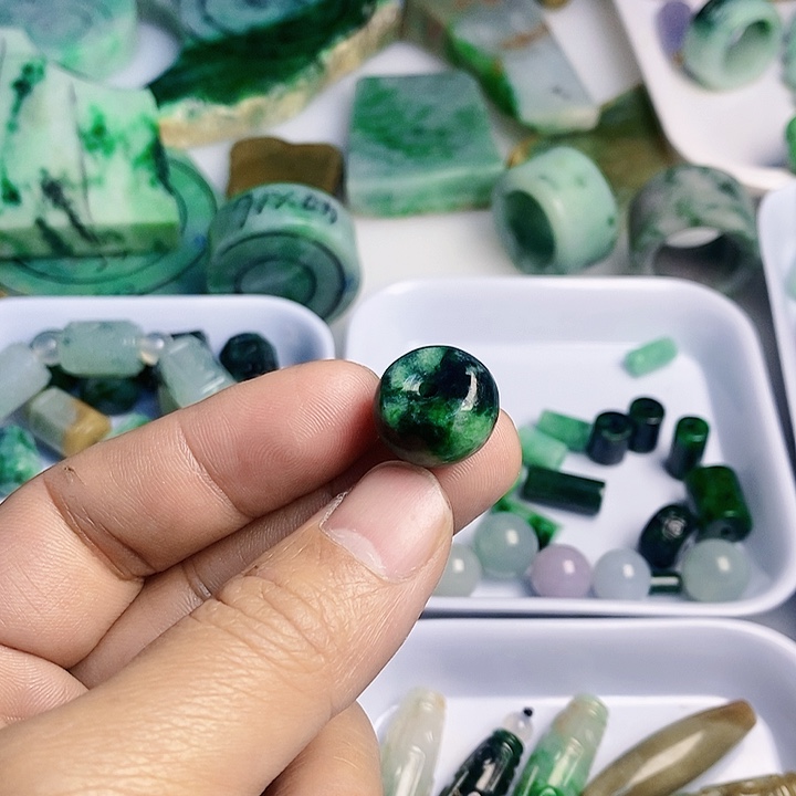 夜***尘翡翠散珠天然翡翠A货挂件