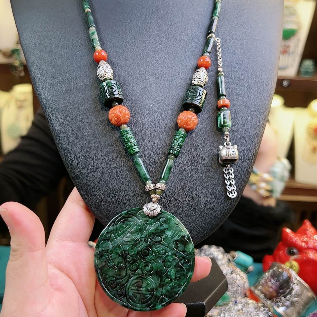 翡翠颈饰未镶嵌古风