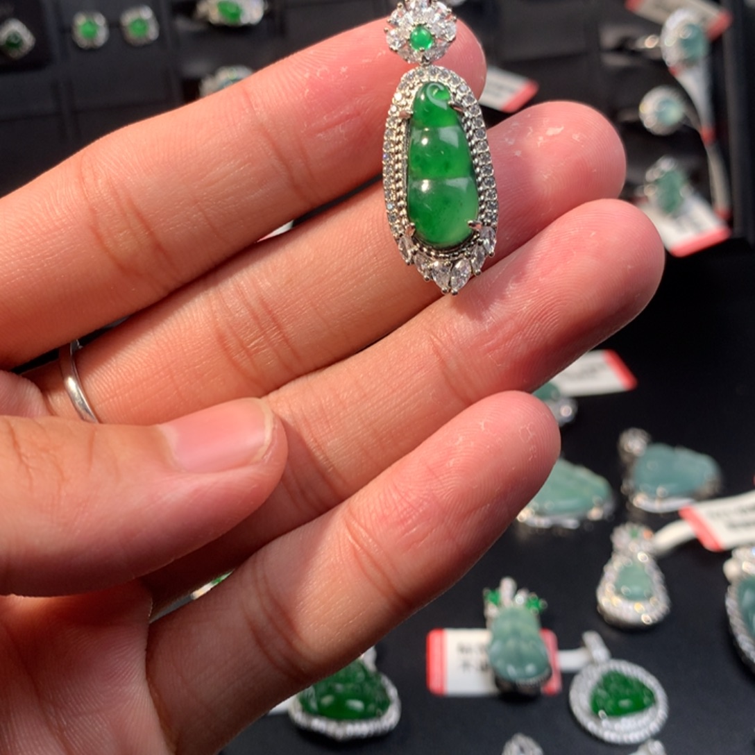 吊坠(不含链)未镶嵌翡翠