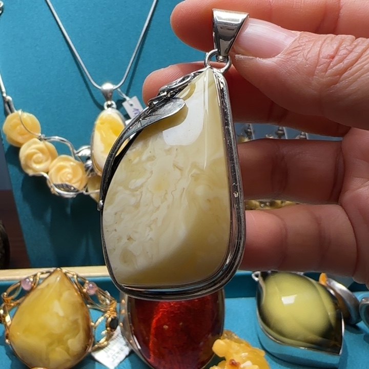 琥珀未镶嵌颈饰波兰设计款琥珀蜜蜡