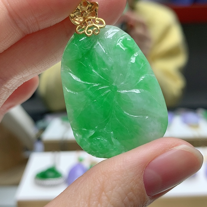 翡翠颈饰18K金镶嵌天然翡翠a 货敏