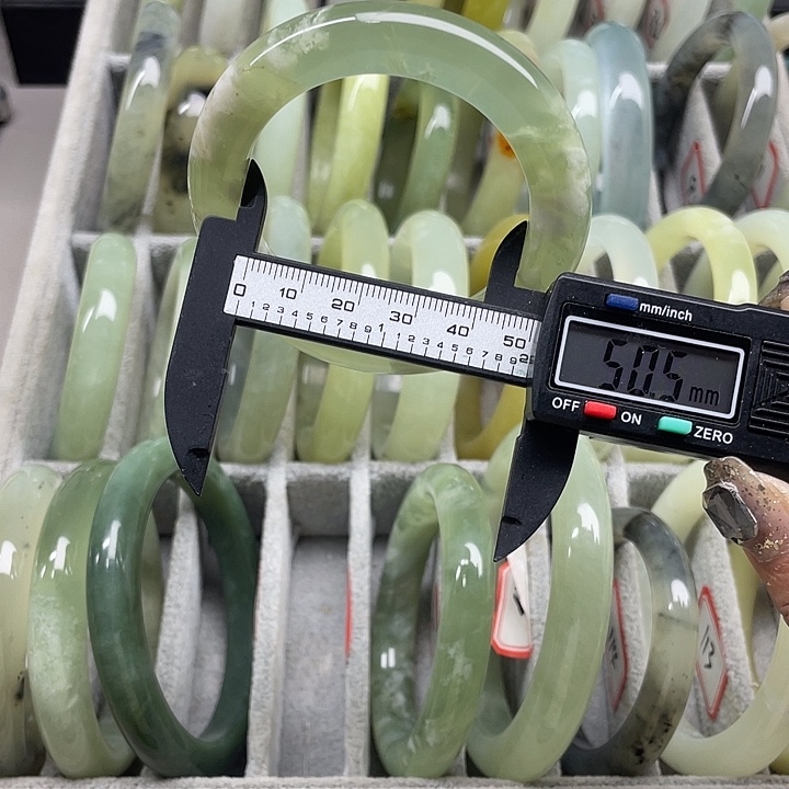 蛇纹石玉未镶嵌手镯117