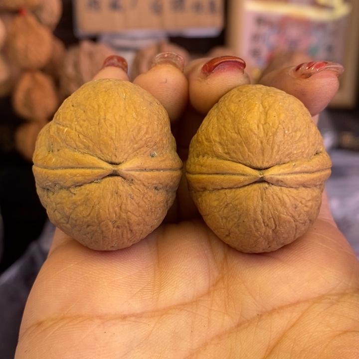 文玩核桃吊坠血玉元宝67