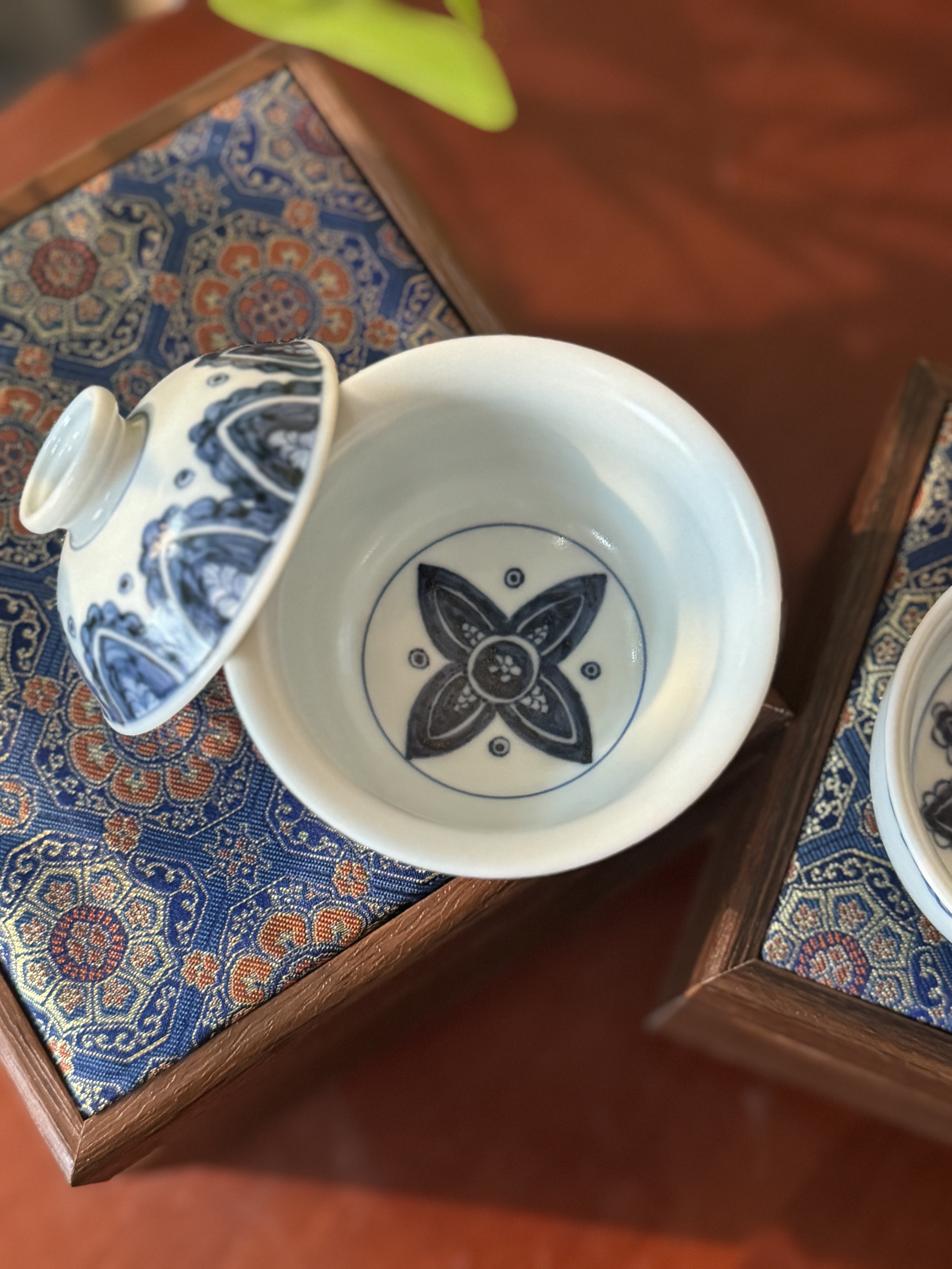 A464【蜕观堂】柴窑青花曼陀罗花卉相布袋盖碗 容量110ml