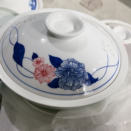 盘8寸手绘品锅一个