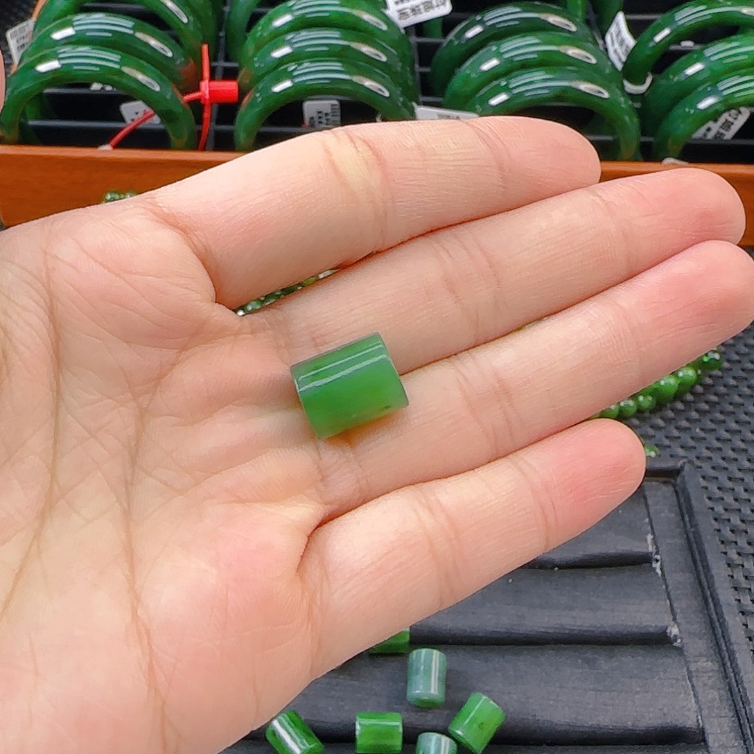 颈饰未镶嵌和田玉路路通