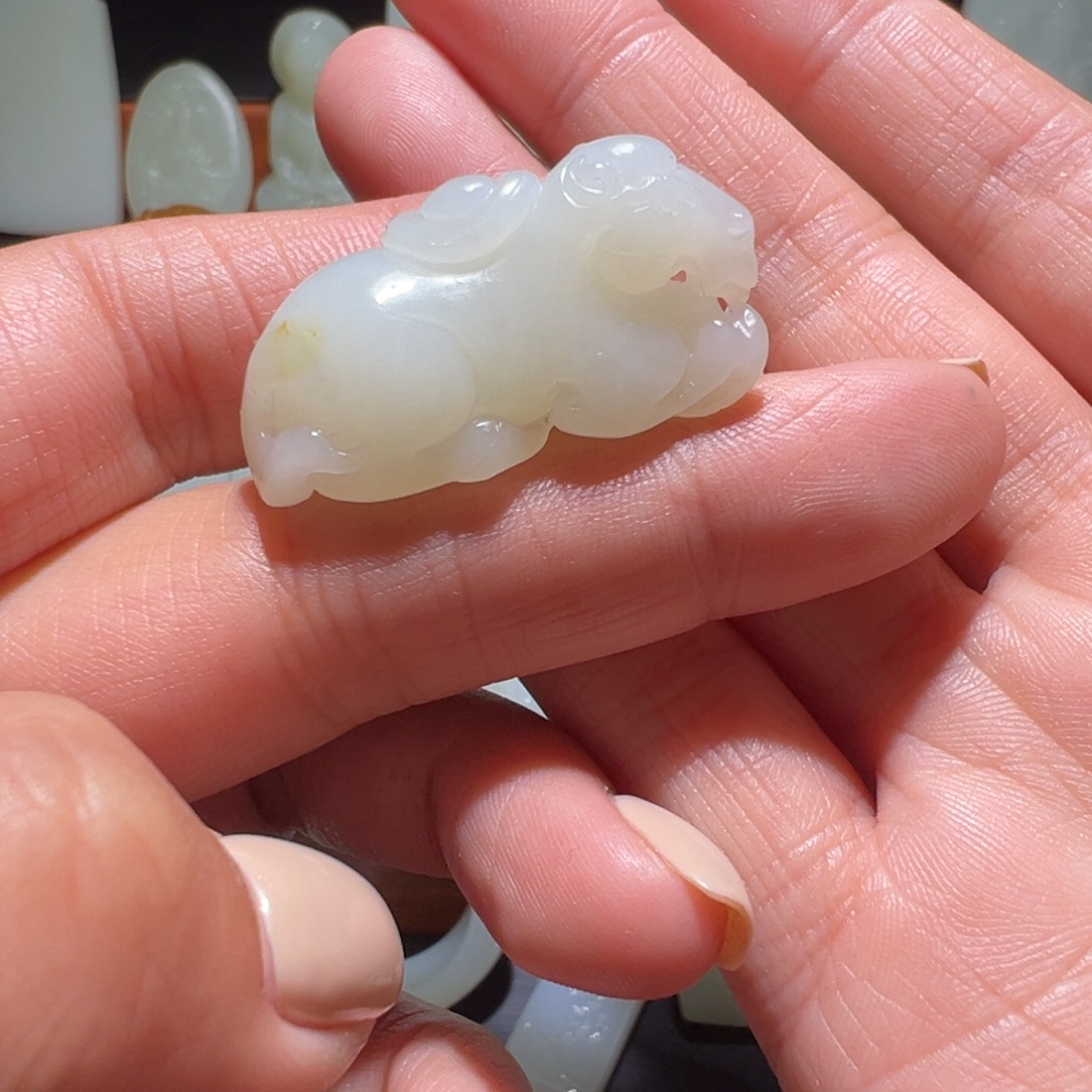 大***树和田玉未镶嵌颈饰