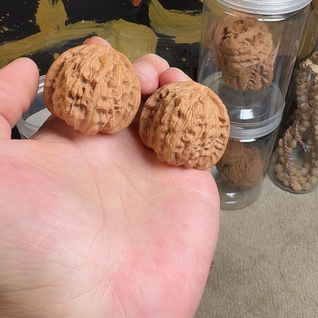 文玩核桃吊坠球白