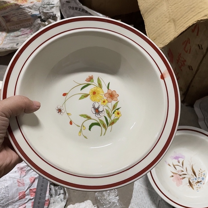 瓷片炻器瓷小花草帽盘一个