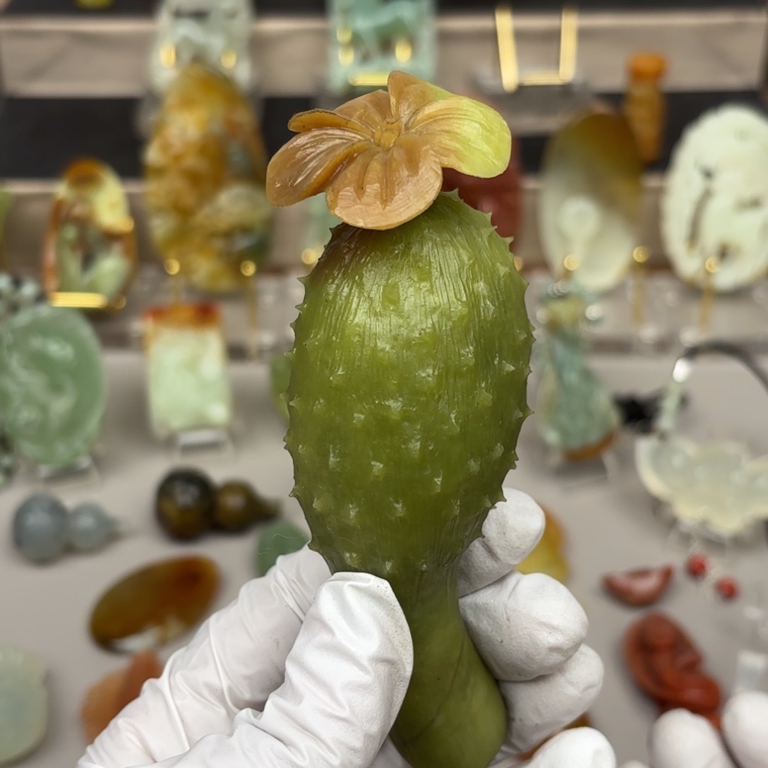 蛇纹石玉颈饰未镶嵌