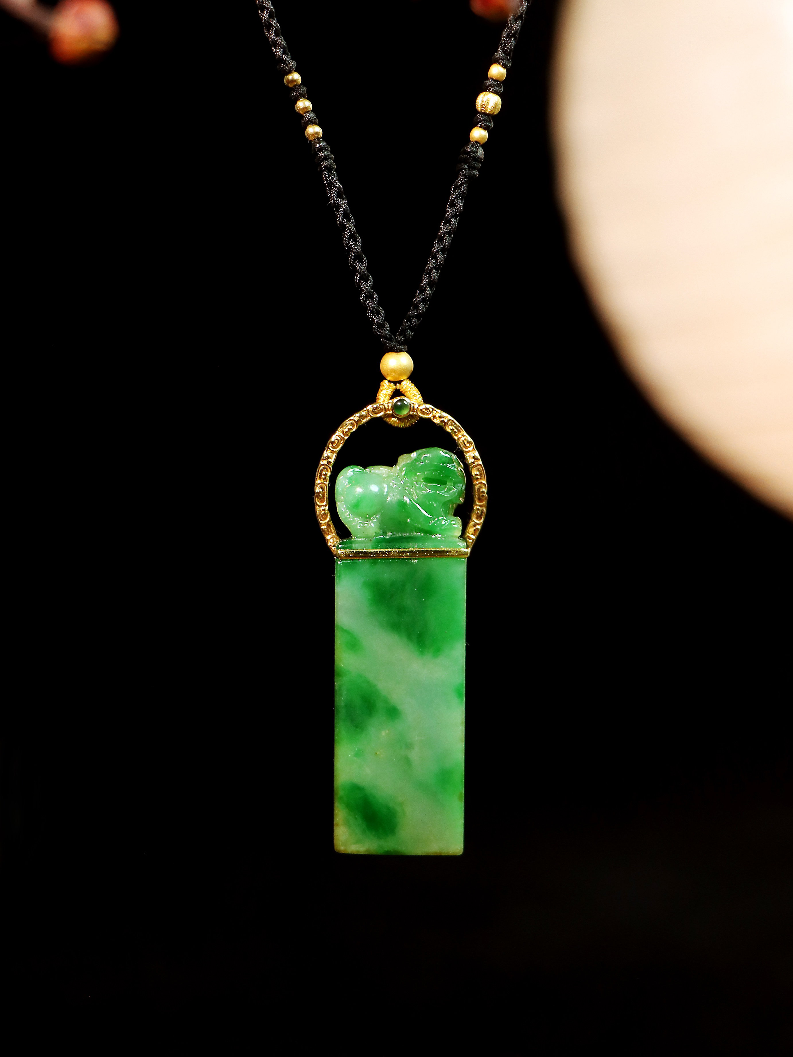 【翠麟印】老坑糯冰白底青辣绿麒麟翡翠项链 18K金镶国风印章吊坠