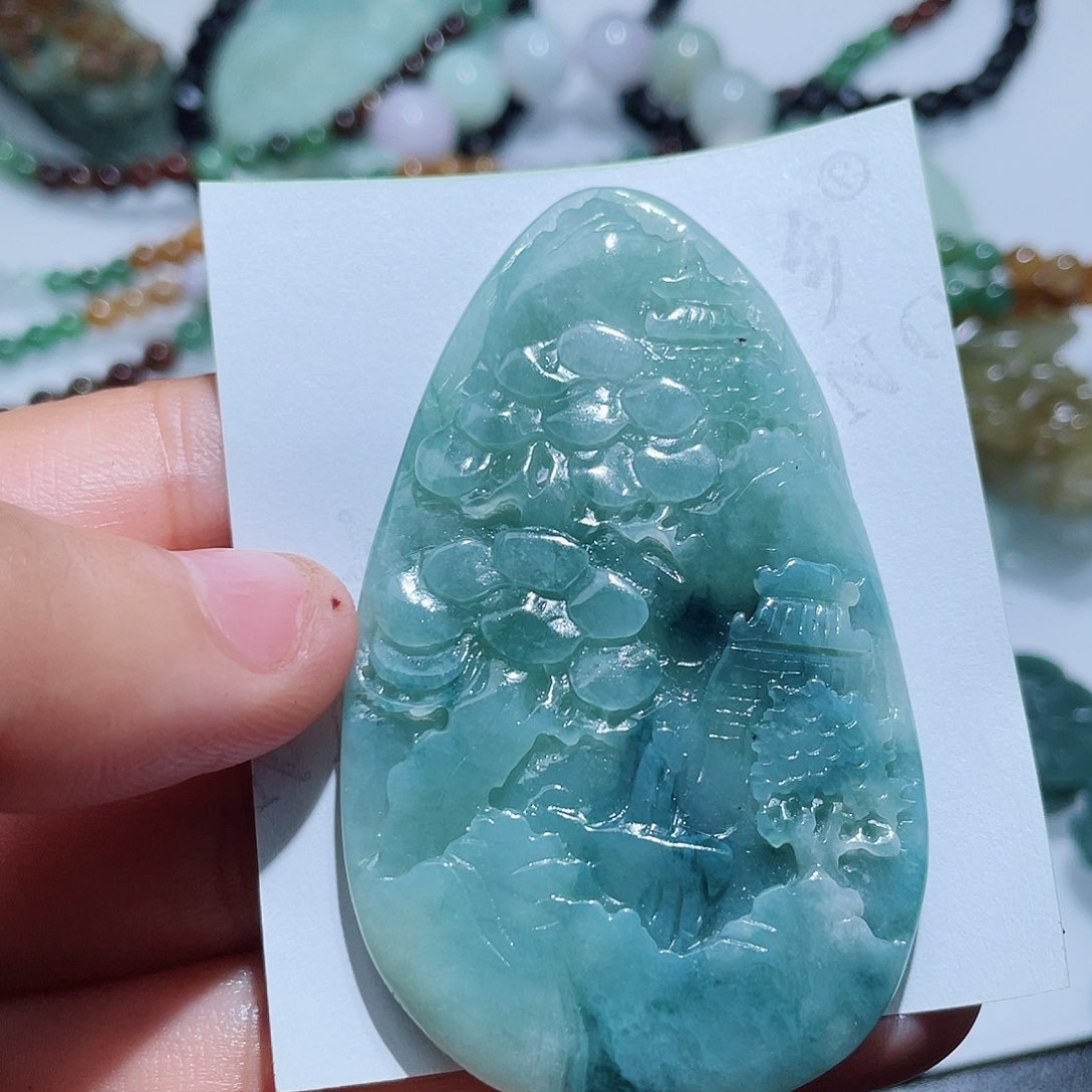 翡翠颈饰未镶嵌翡翠