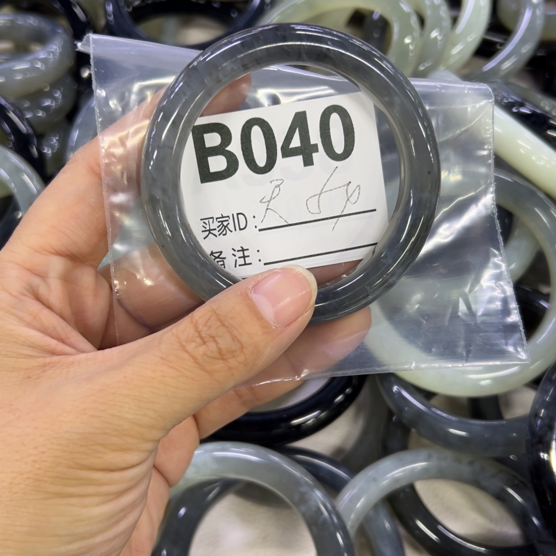 天***座蛇纹石玉未镶嵌手镯