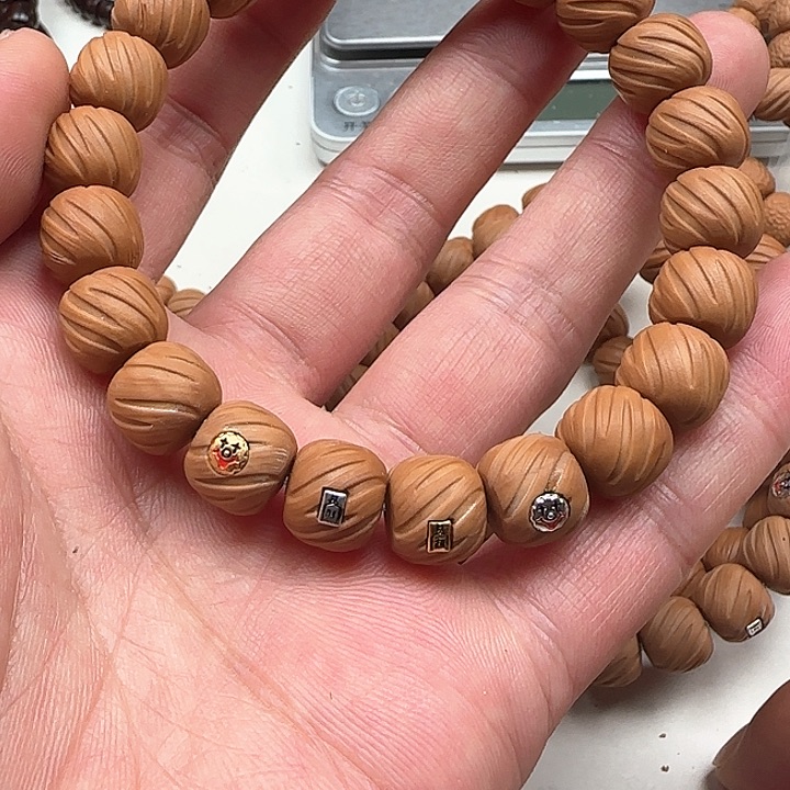 猴头核桃吊坠扭转乾坤4标10左右