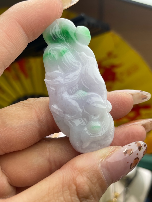 翡翠复古春带彩九尾狐吊坠