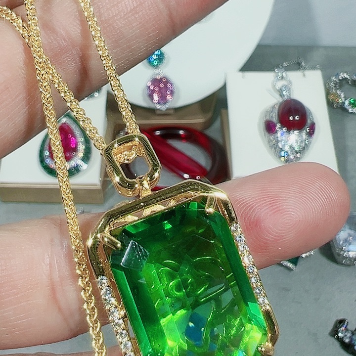 红宝石颈饰未镶嵌