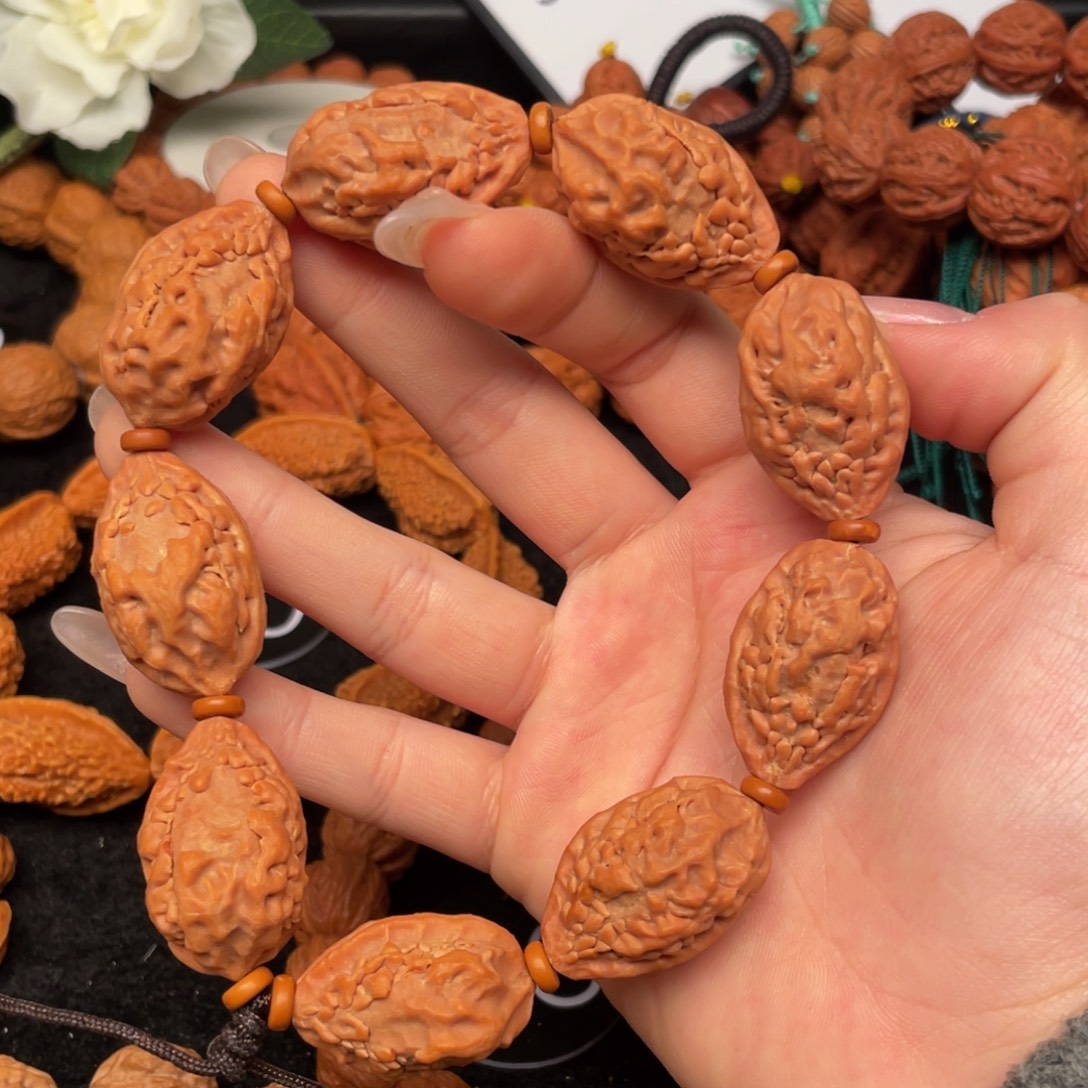红***泼文玩核桃吊坠麒麟