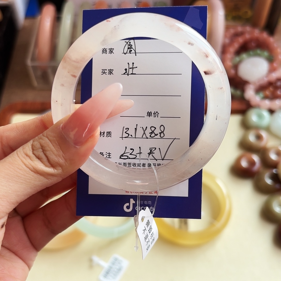 壮***啦石英质玉未镶嵌手镯