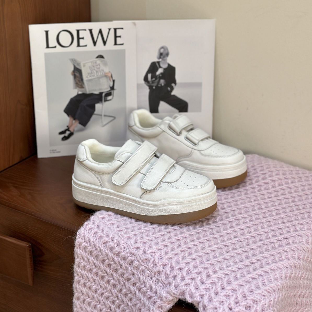 魔术贴厚底擦色做旧小白鞋女款2025秋冬新款轻便百搭休闲运动板鞋