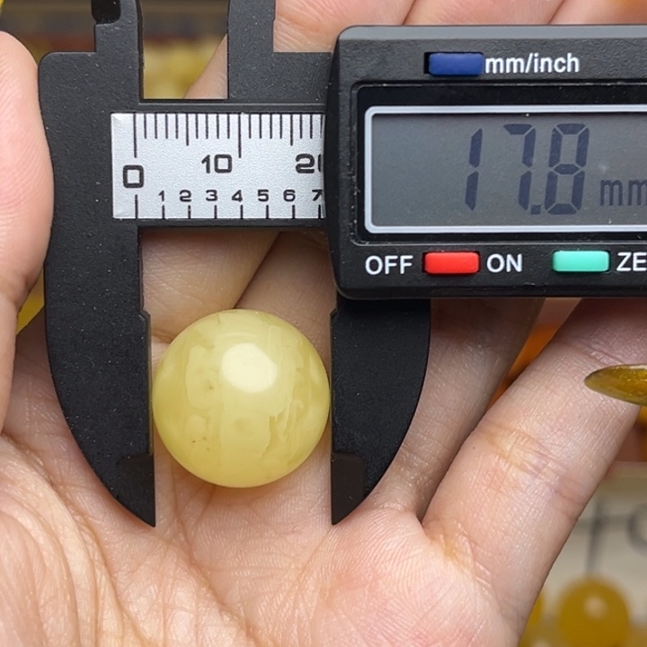 蜜蜡未镶嵌珠宝奇石182-瑕疵放漏圆珠