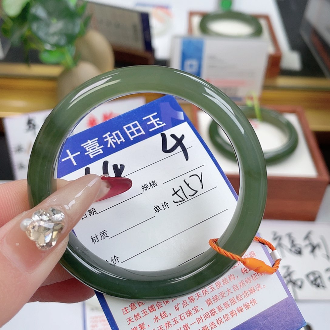 和田玉手镯未镶嵌