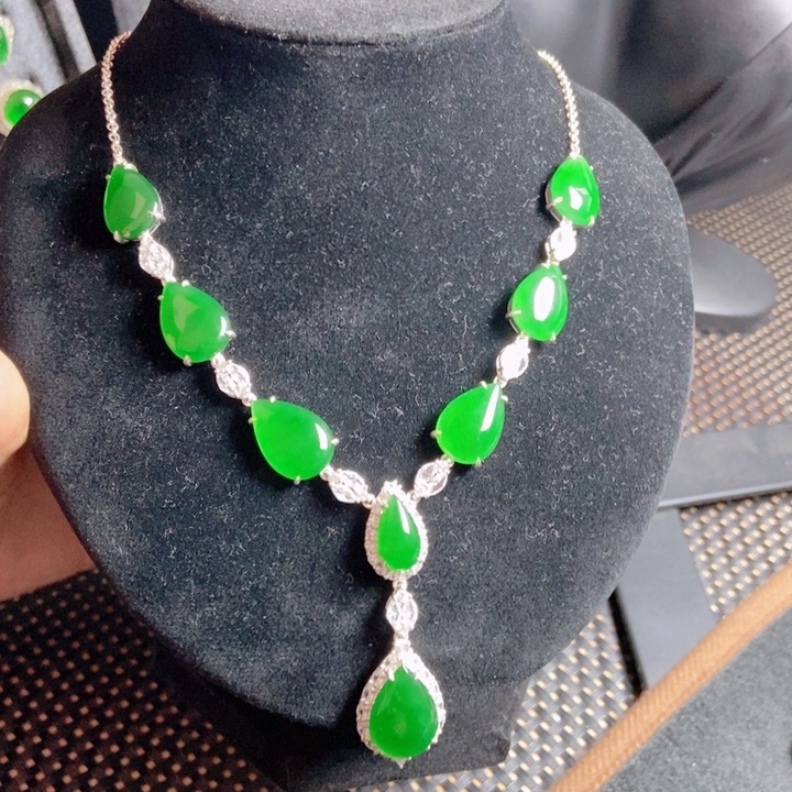 翡翠颈饰银S925镶嵌            