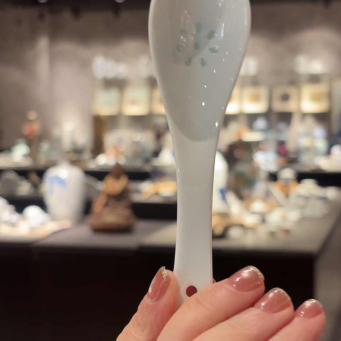 观宋高温玲珑陶瓷小汤勺