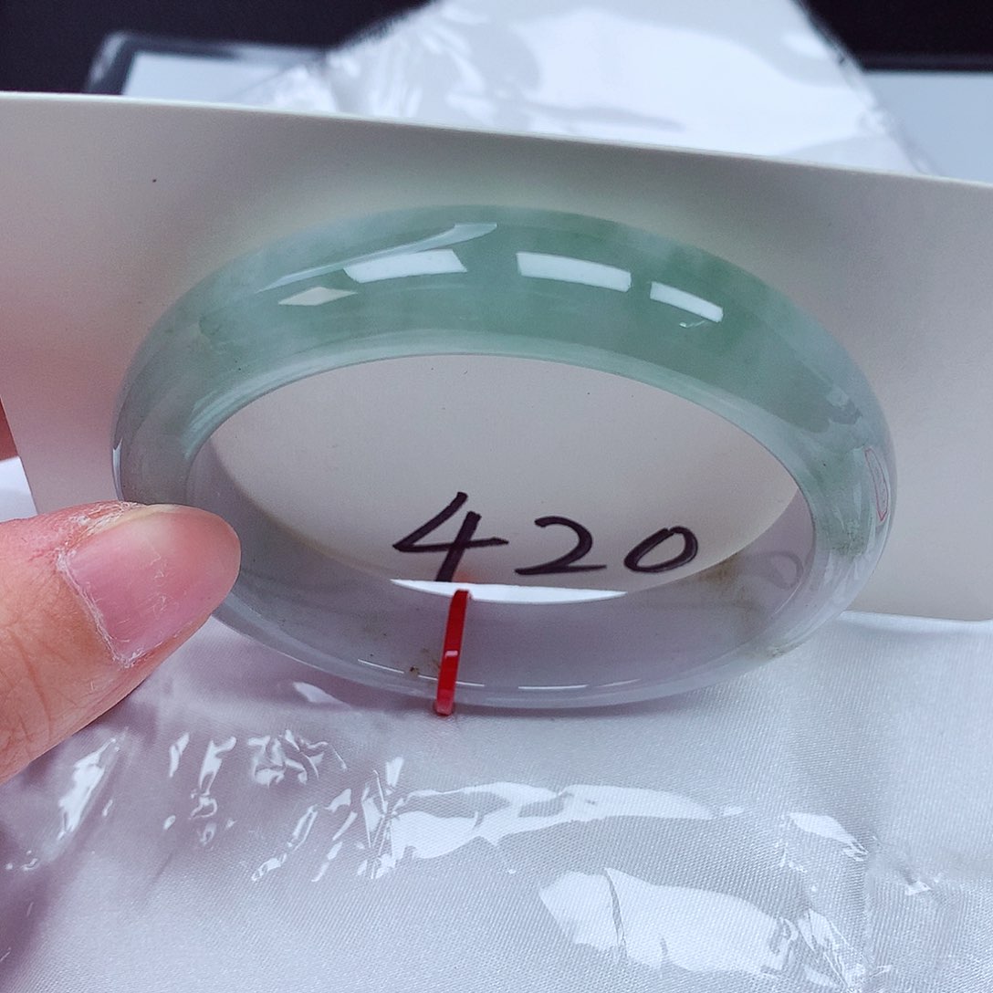 翡翠手镯未镶嵌翡翠