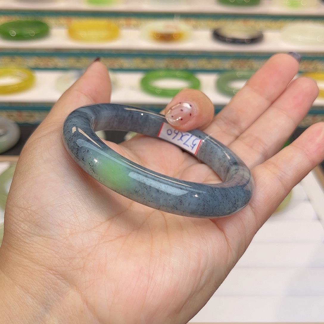 未镶嵌手镯和田玉-青花翠手镯