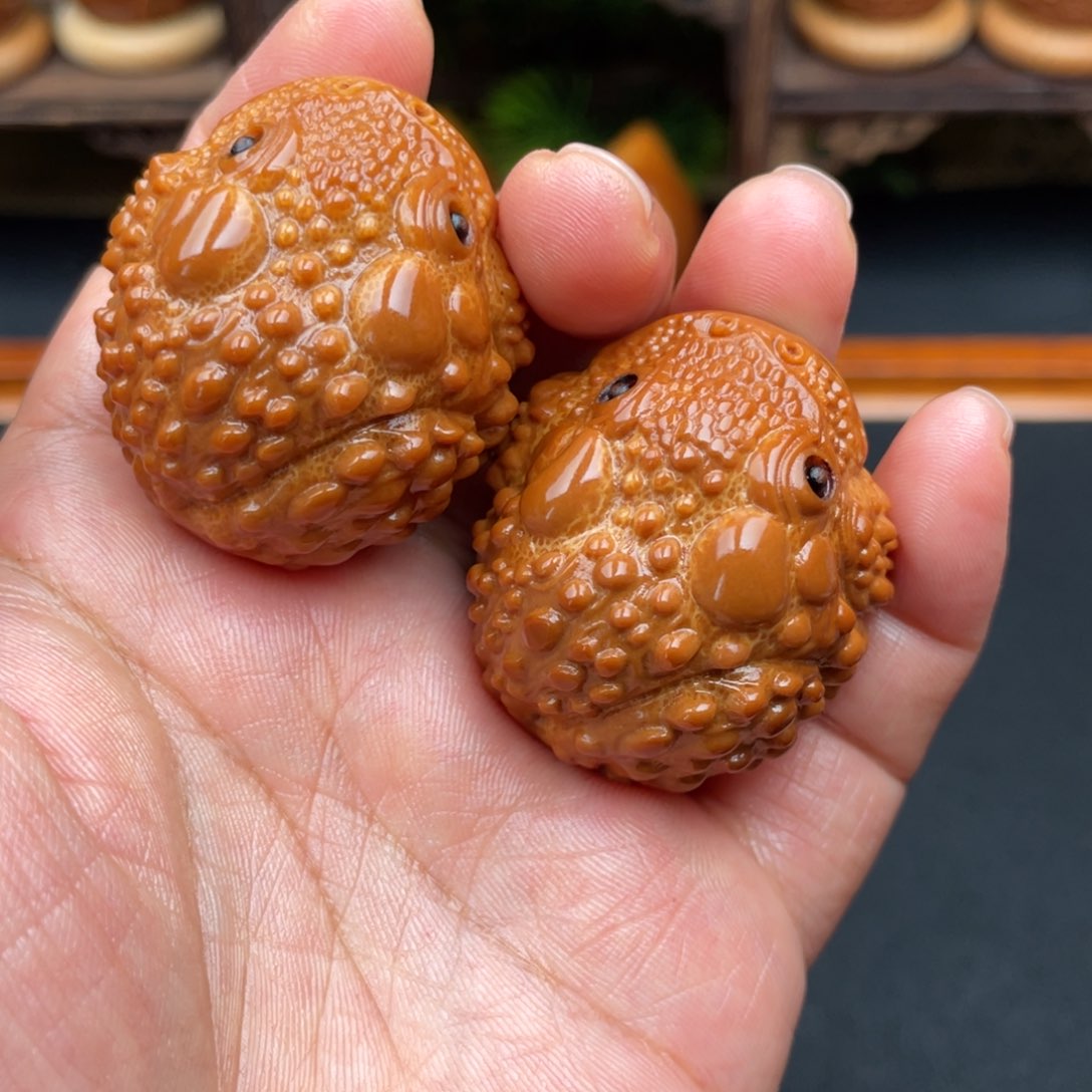 橄榄核吊坠金蟾一对