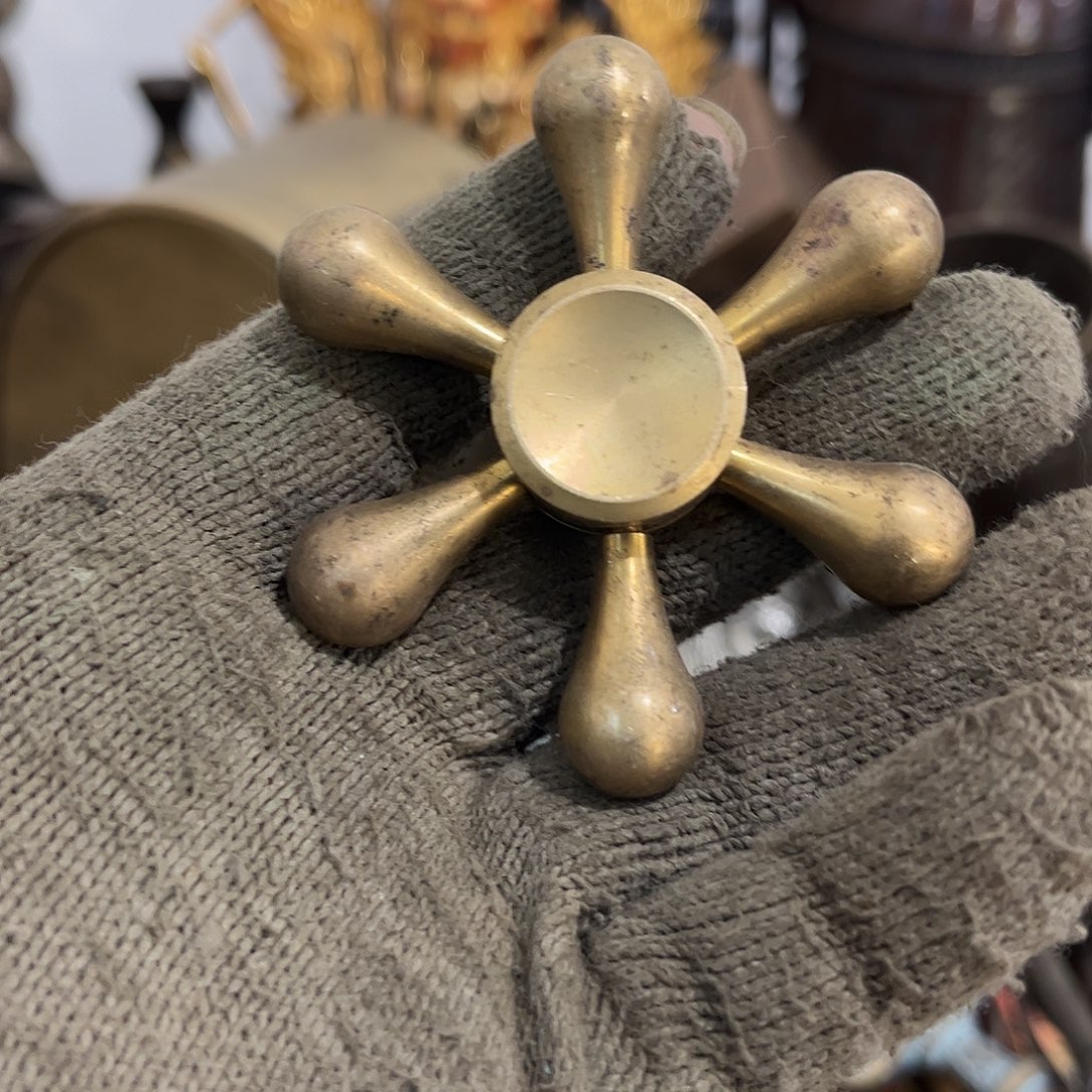 布***帕闪电购铜摆件工艺品