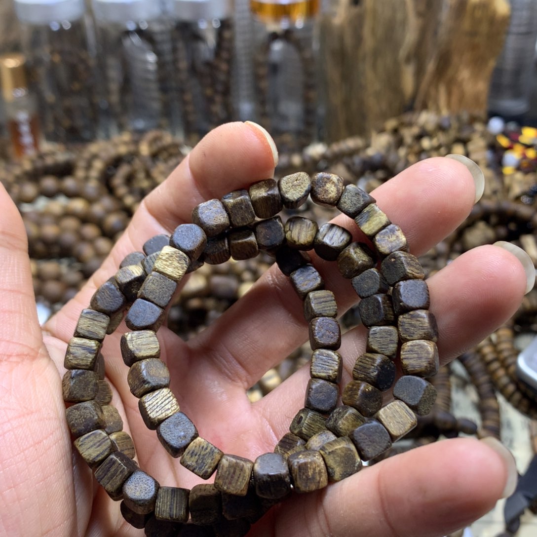 沉香碎屑沉香0.6方糖4克+