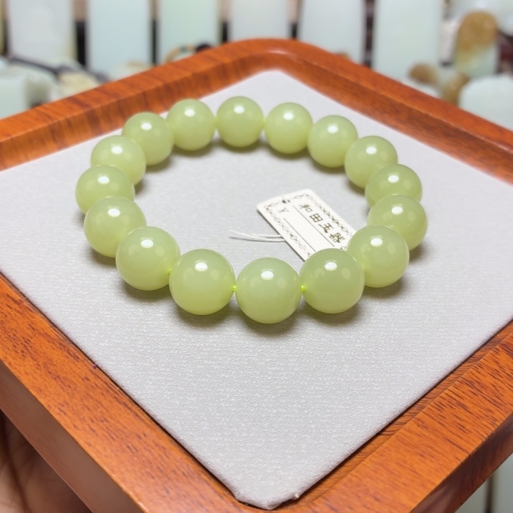 ꫞***꫞和田玉未镶嵌颈饰