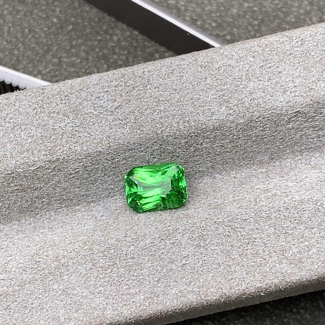 石榴石裸石未镶嵌1.4ct雷迪恩薄荷色沙佛莱