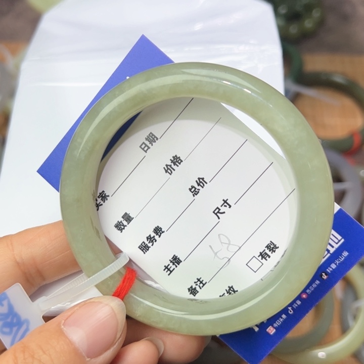 和田玉手镯未镶嵌岁****?58