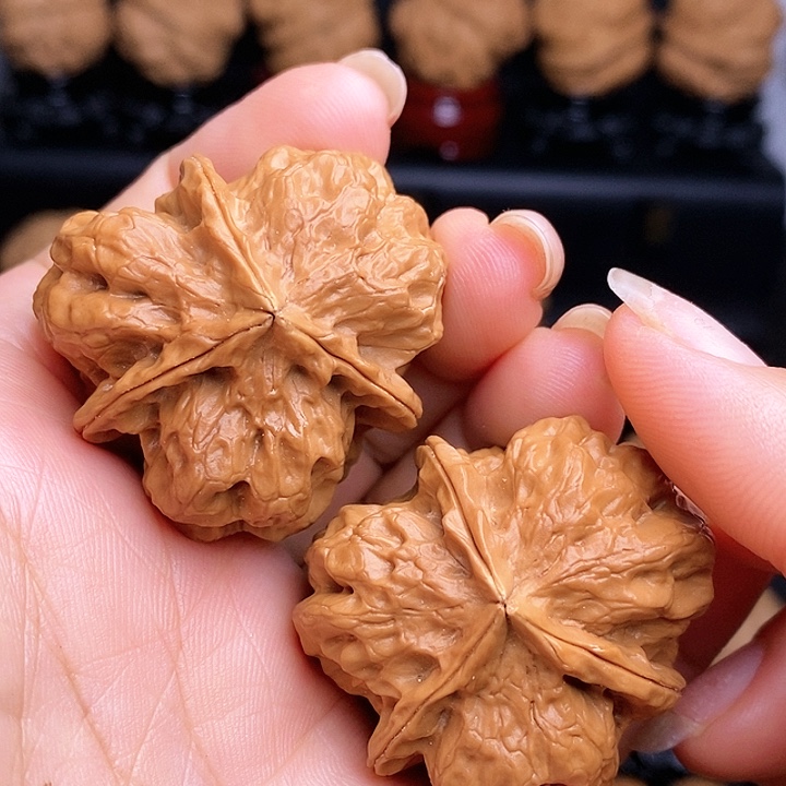 文玩核桃吊坠金尊龙脊42