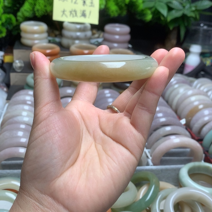 石英质玉未镶嵌手镯