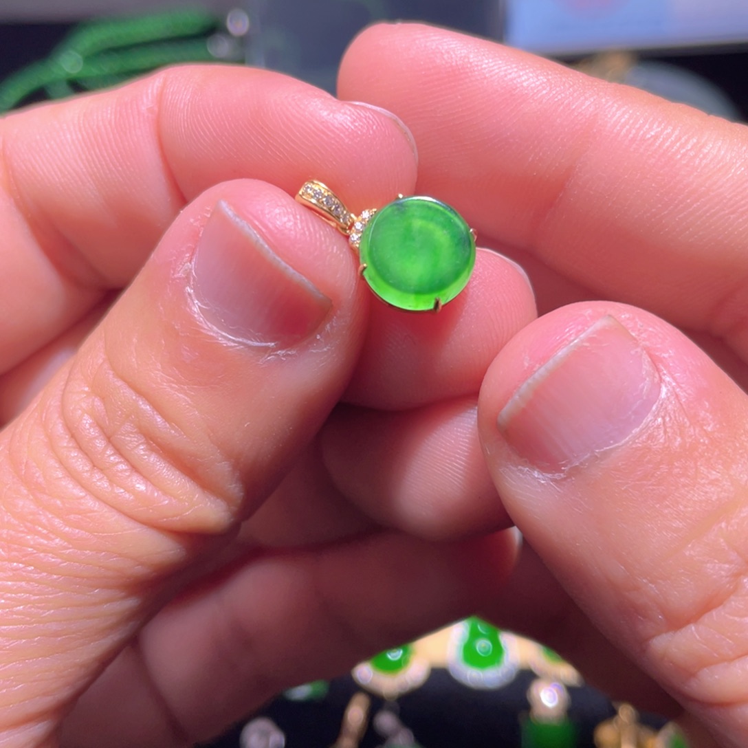 翡翠颈饰18K金镶嵌翡翠