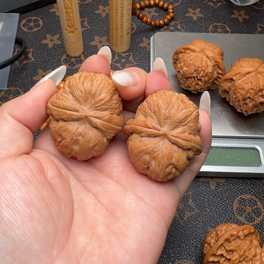 明***月文玩核桃把件42.5元宝Mo72