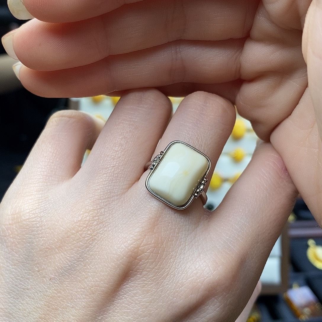 琥珀未镶嵌裸石成品