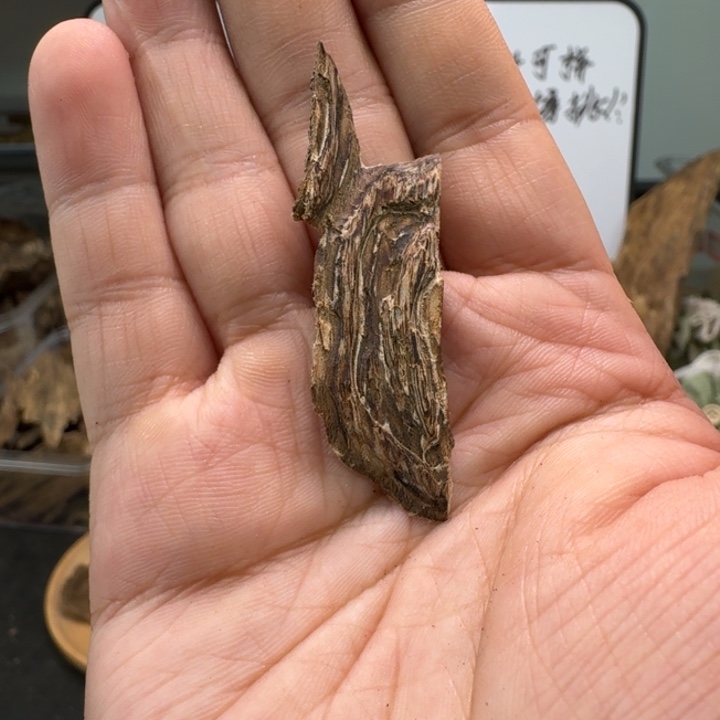 海南虎斑棋0.8克。  生闻花香凉韵