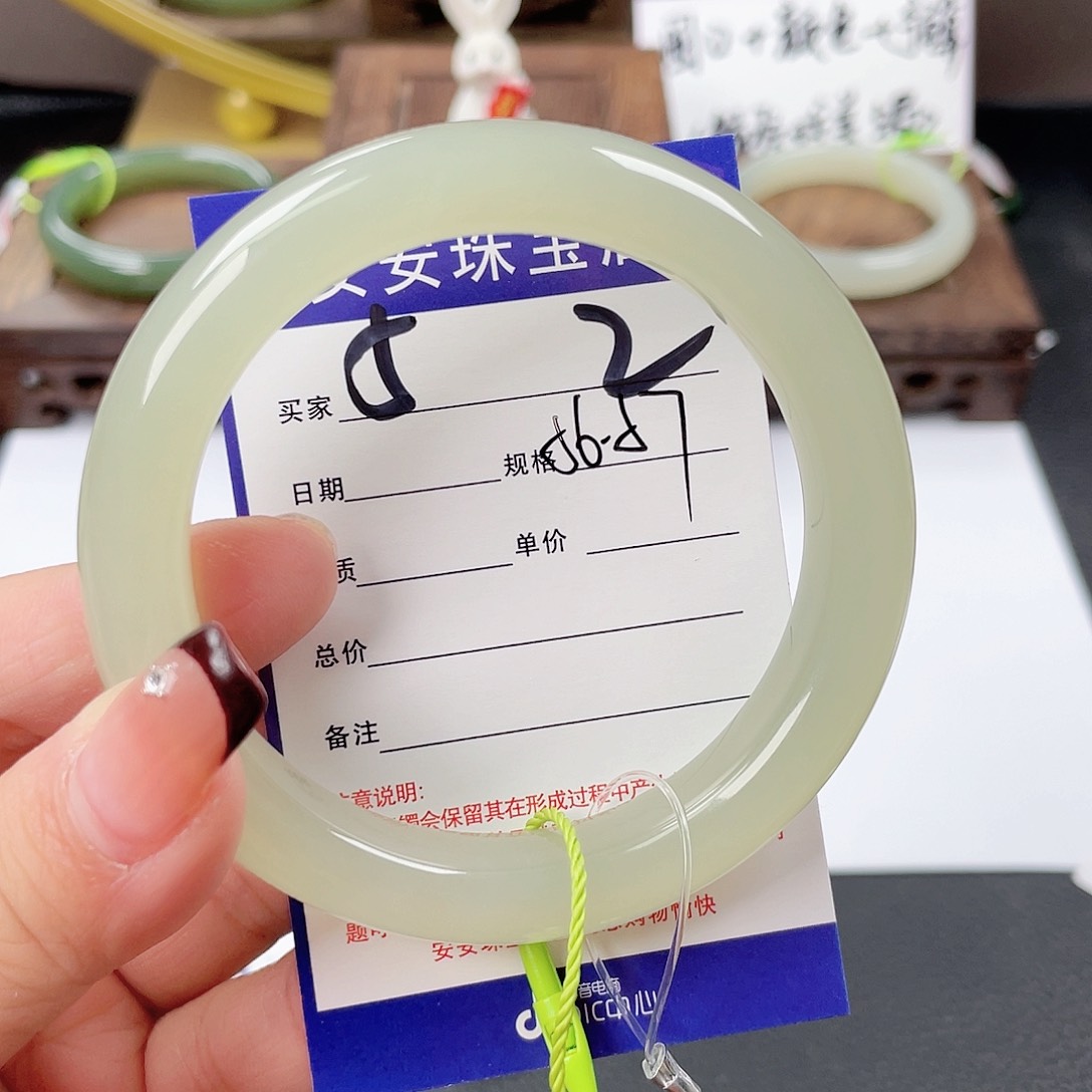 和田玉手镯未镶嵌