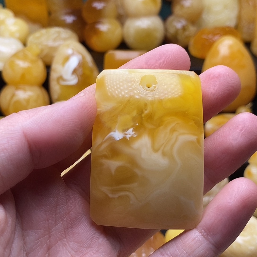 琥珀颈饰未镶嵌琥珀蜜蜡吊坠