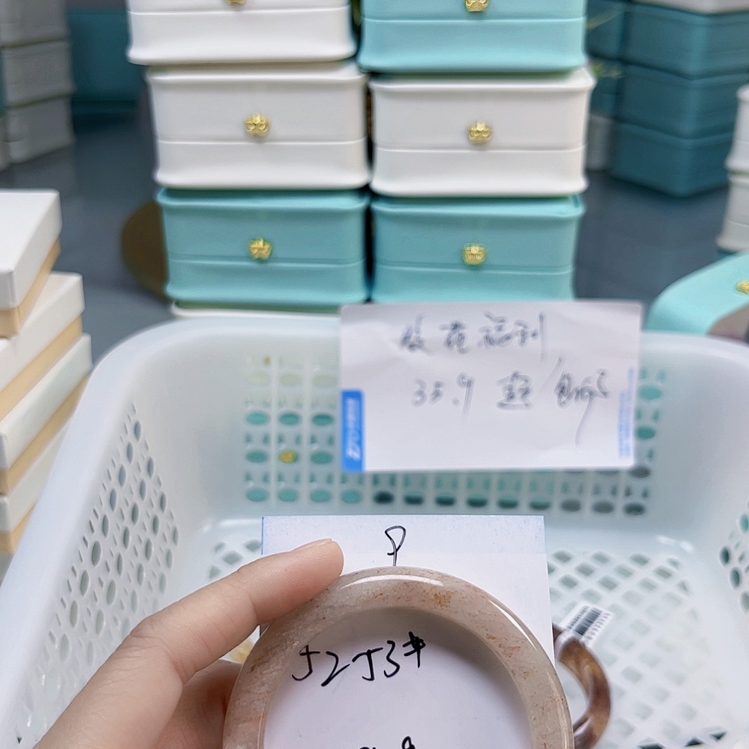 未镶嵌手镯石英质玉