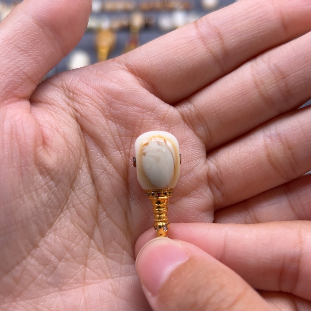 琥珀未镶嵌裸石10.4mm